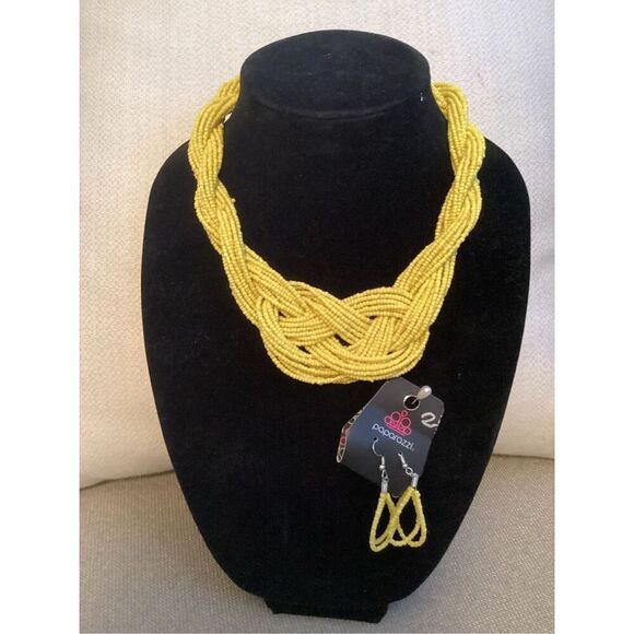 A Standing Ovation Necklace & Earrings Set - Picture 4 of 4